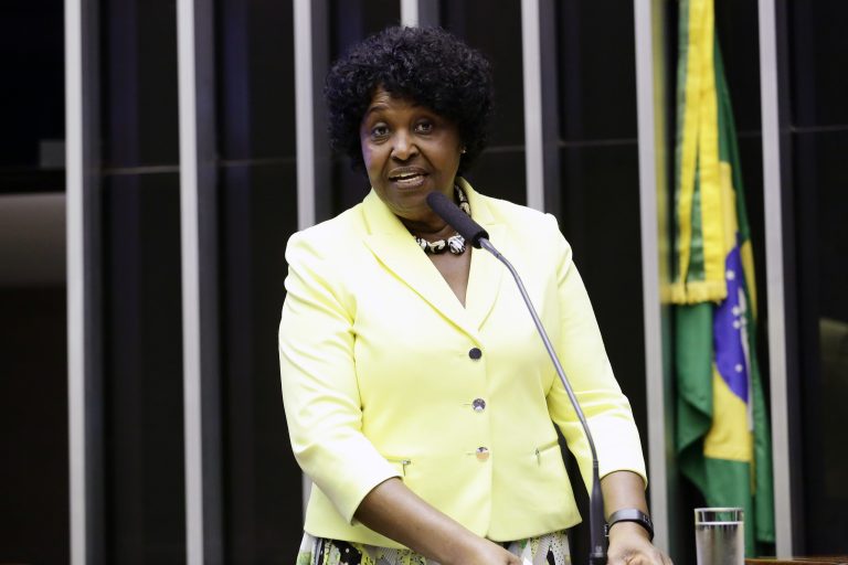 Projeto estabelece direitos e garantias às pessoas com transtornos mentais