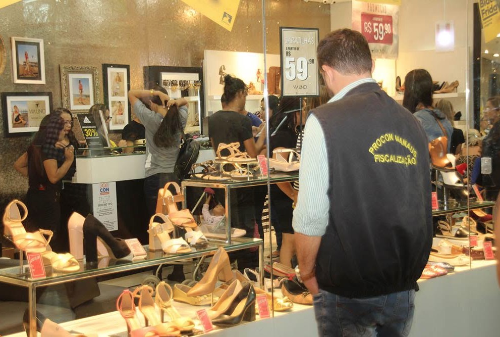 Procon notifica lojas por ausência de preços antes da Black Friday em Manaus