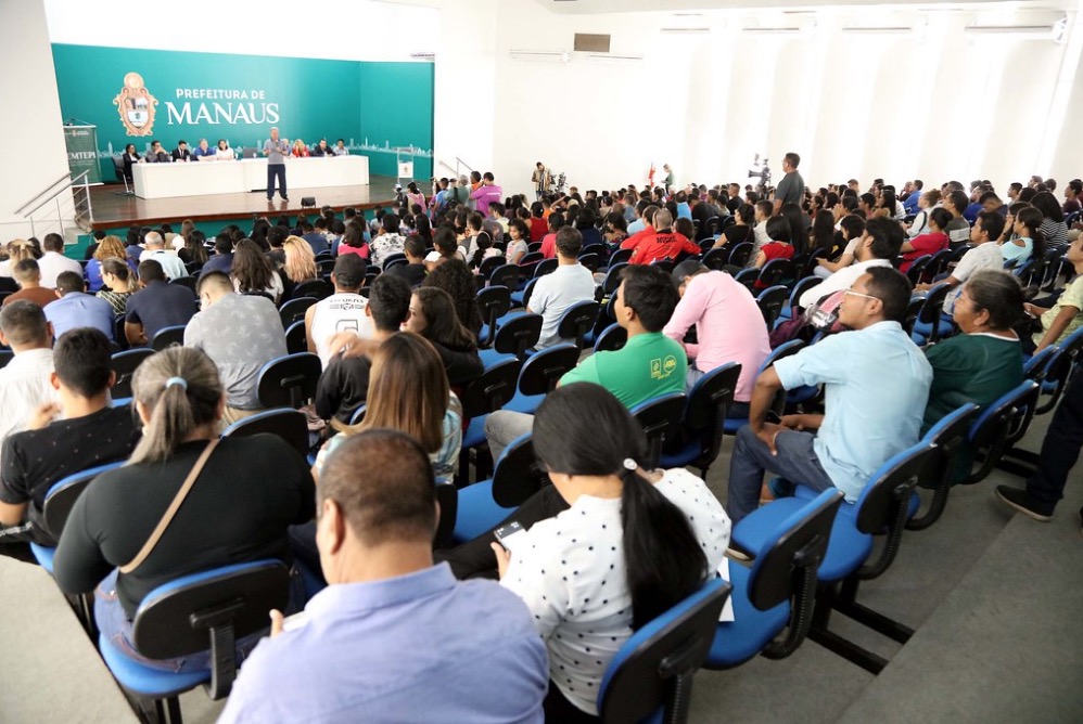 Mais de 900 alunos recebem certificados de cursos promovidos pela Prefeitura de Manaus