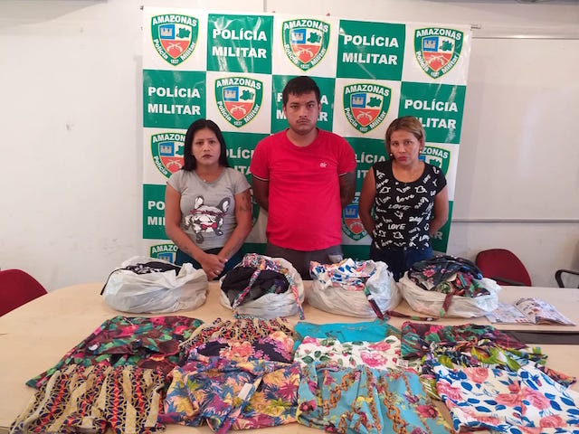 Trio é preso suspeito de furtar mais de R$ 4 mil em roupas de loja em Manaus