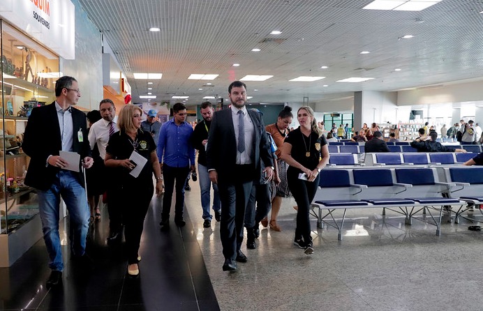 Juizado da Infância e Juventude fiscaliza aeroporto de Manaus 