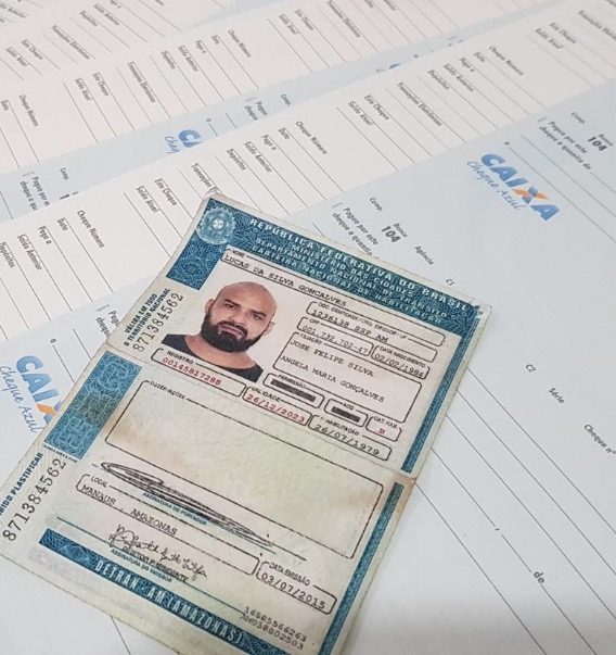 Homem é preso suspeito de falsificar documentos para aplicar golpes em Manaus