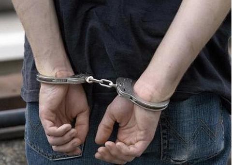 Em Manaus, 'novinho' é preso após fazer arrastão em ponto de ônibus em Manaus