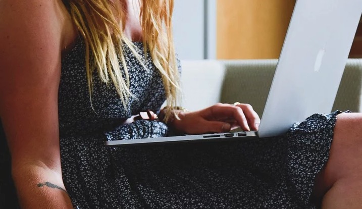 Veja os riscos de usar seu notebook em cima do colo