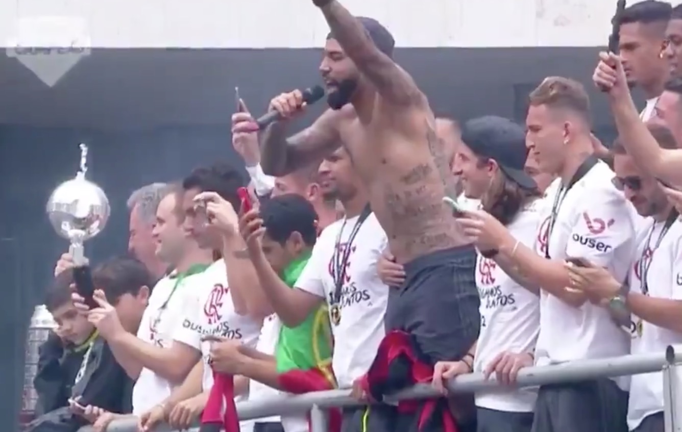 Com música que homenageia Gabigol, jogadores e torcida fazem festa da vitória no Rio