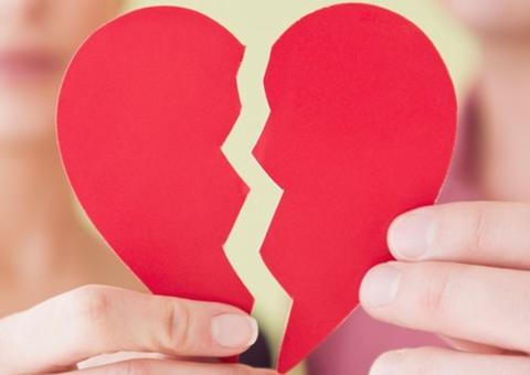 Milionário processa ex-namorada por quebra de contrato após término antes do ‘previsto’