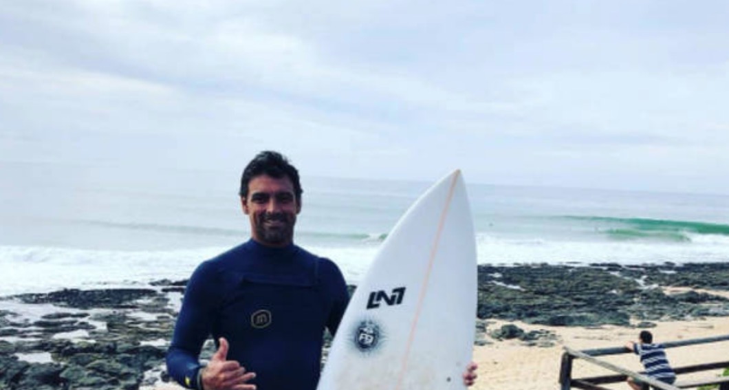 Bicampeão brasileiro de surf tem mal súbito e falece durante competição