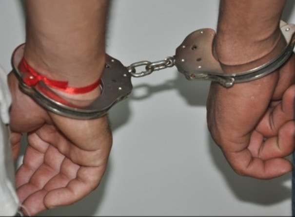 Em Manaus, dupla  é presa após assaltar e ameaçar passageiros de ônibus com faca