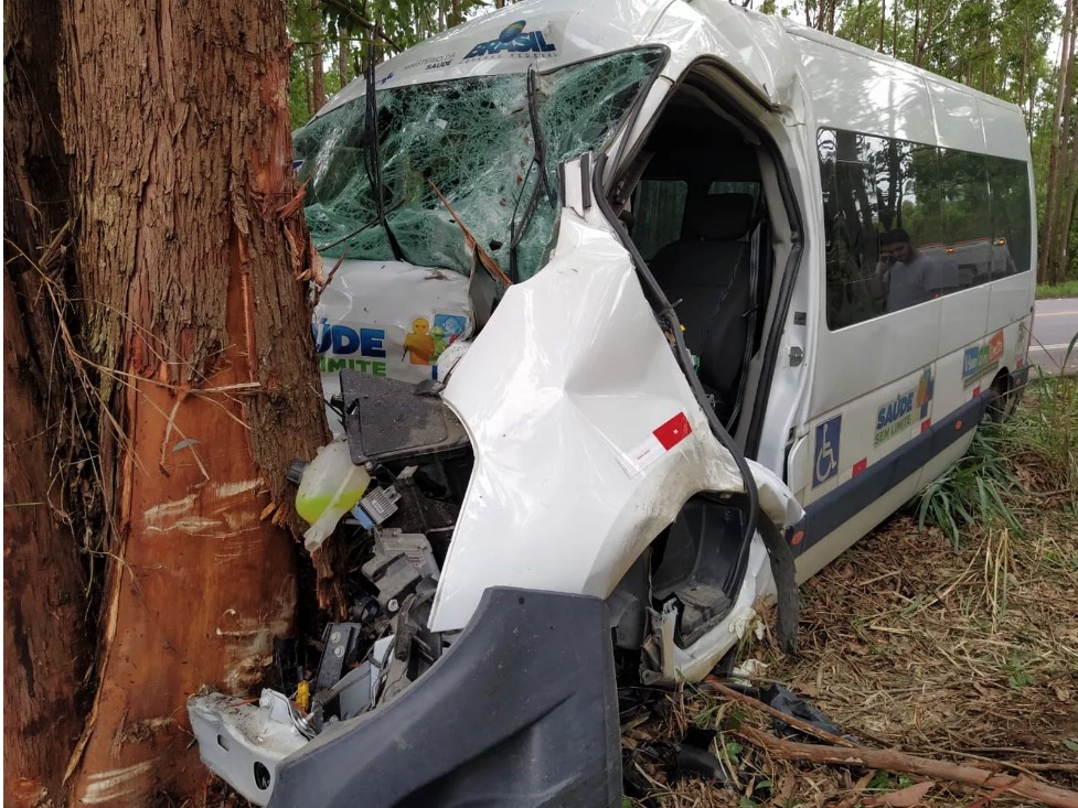 Quatro pessoas morrem em acidente de ônibus
