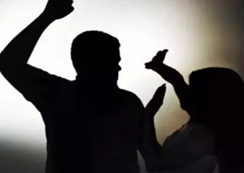 Homem é preso após agredir a esposa com cabo de vassoura em Manaus