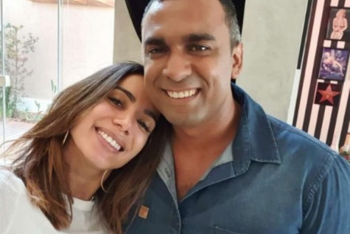  Evangélico, irmão de Anitta acompanha cantora em show: 'Canta muito'