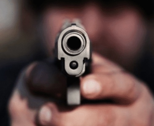 Pistoleiros matam homem a sangue frio no meio da rua em Manaus