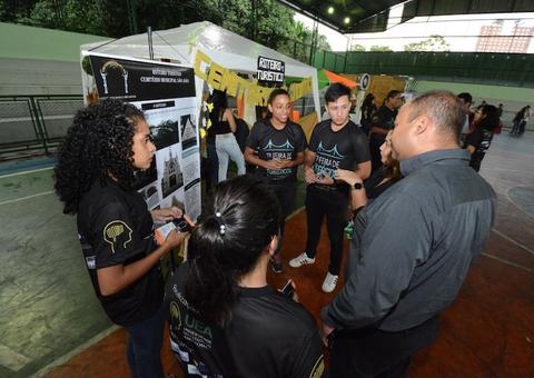 Universitários da UEA promovem feira de negócios turísticos em Manaus