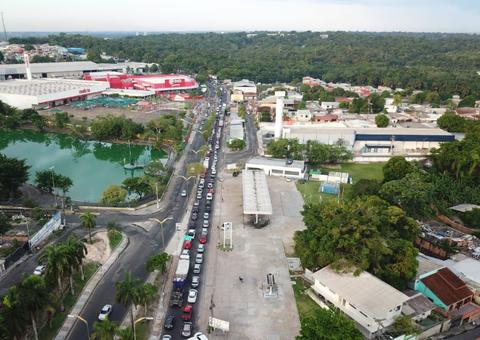 Expectativa para chegada de Bolsonaro deixa trânsito caótico em Manaus