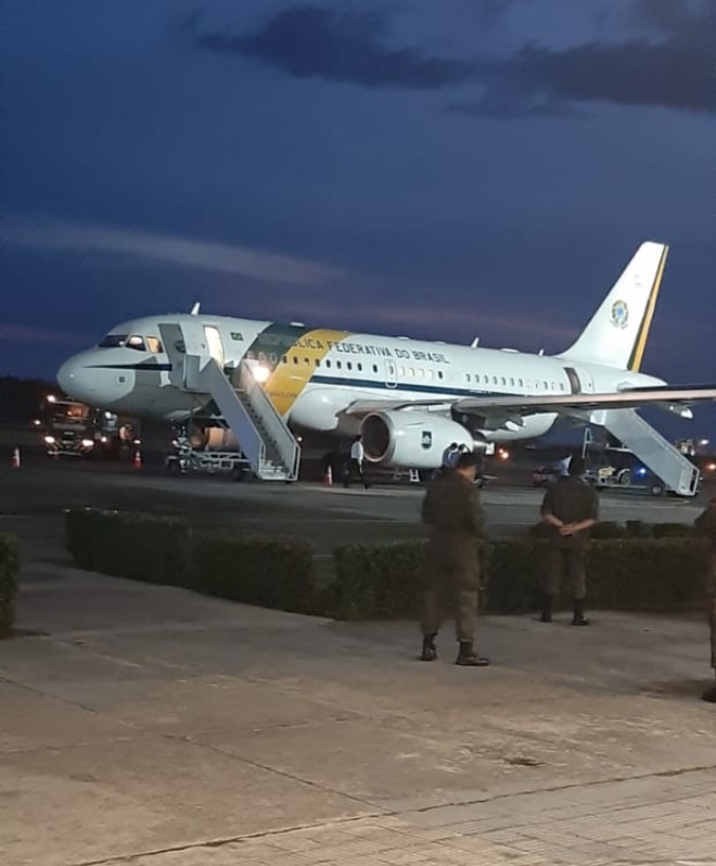 Em Manaus, Bolsonaro foge da imprensa e sai escondido de aeroporto