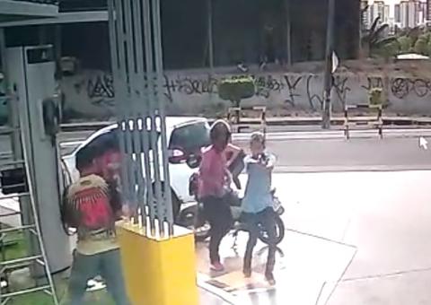 Em Manaus, adolescente é baleado durante assalto frustrado em posto de combustíveis 