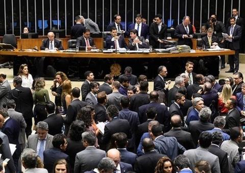 Congresso derruba veto de Bolsonaro à lei que previa psicólogos em escolas públicas