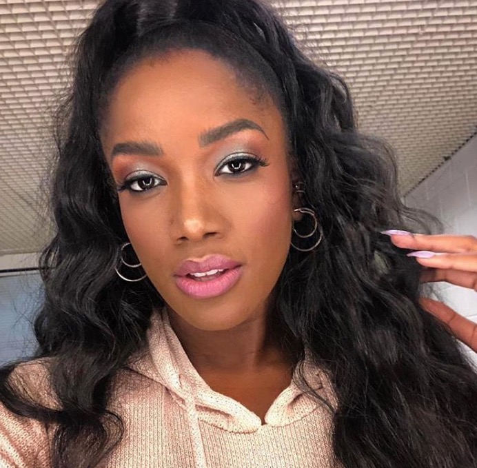 Em vídeo, Iza exibe corpo de biquíni e deixa seguidores 'indignados'