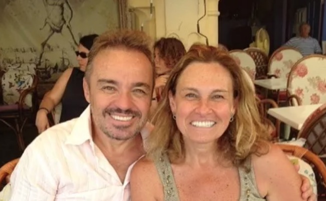  Irmã de Gugu Liberato se emociona ao falar sobre apresentador: 'ser iluminado'