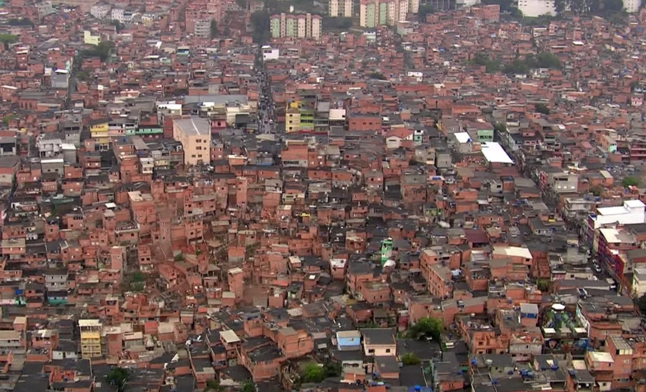 Oito pessoas morrem pisoteadas durante baile funk em Paraisópolis