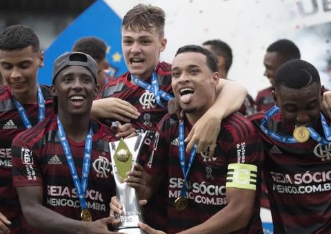 Flamengo vence Palmeiras, conquista Brasileiro Sub-20 e 'unifica' títulos