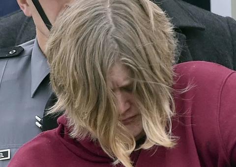 Mãe é presa suspeita de enforcar filhos de 4 e 8 anos com corrente de cachorro