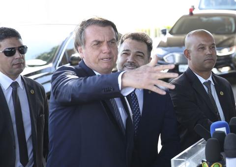 Bolsonaro contradiz Trump e nega que Brasil desvalorize o real