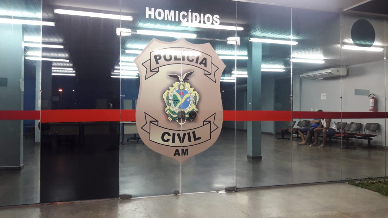 Em Manaus, irmãos tem casa invadida e um morre na frente da mãe