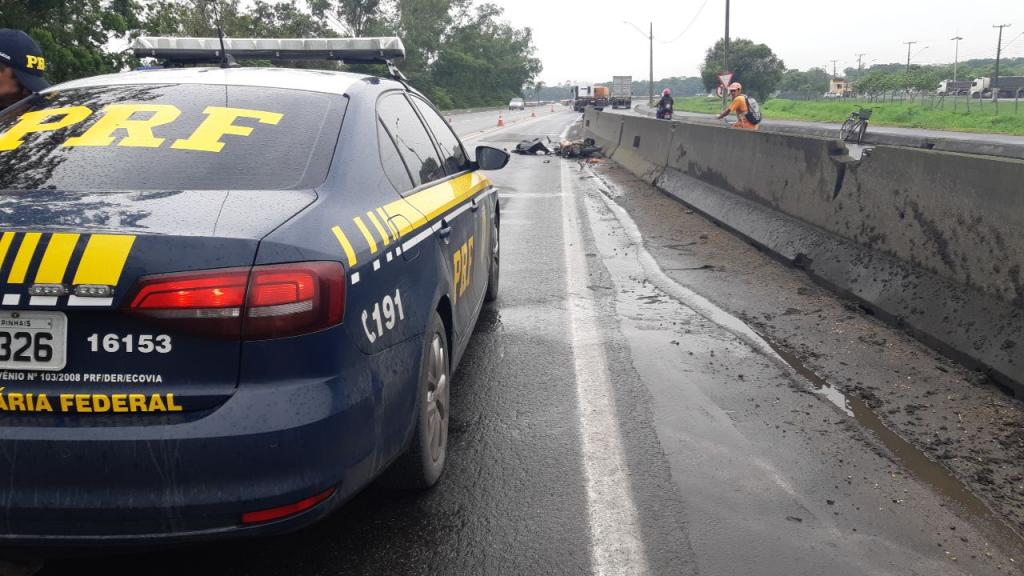 Homem morre e seu filho fica em estado grave após serem atropelados por caminhão