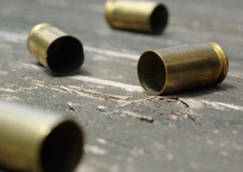 Mulher é morta por bala perdida enquanto ia buscar netos na escola