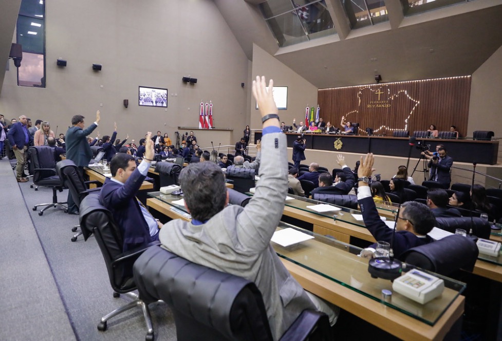 Deputados querem anulação de votação na Aleam que autoriza contratação de temporários 