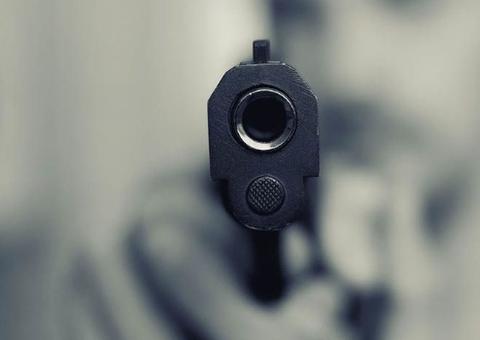 Em Manaus, jovem é baleado por pistoleiros na frente de escola