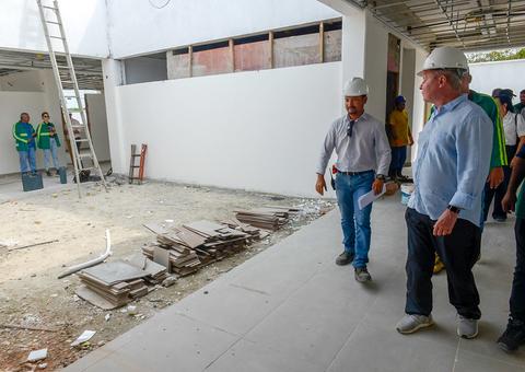 Prefeito de Manaus diz que educação municipal sobe para 8º lugar no Ideb