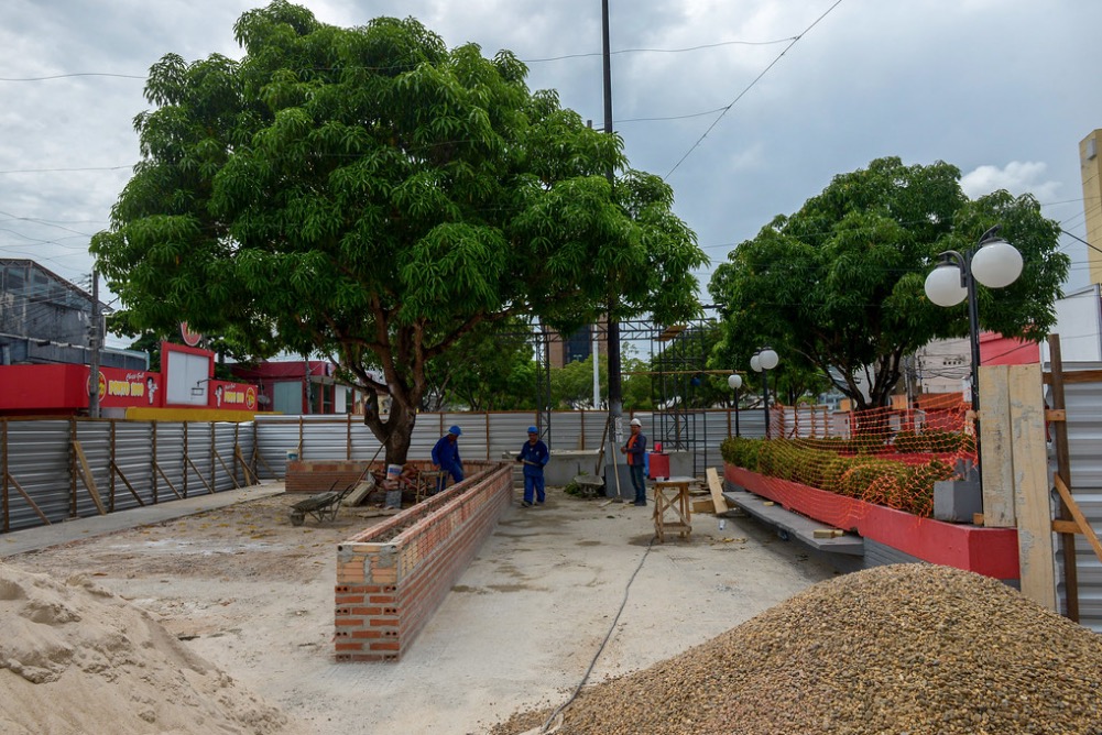 Praça recebe obras de revitalização em Manaus 