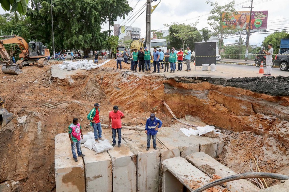 Trânsito na Djalma Batista deve ser normalizado neste fim de semana, diz Arthur 