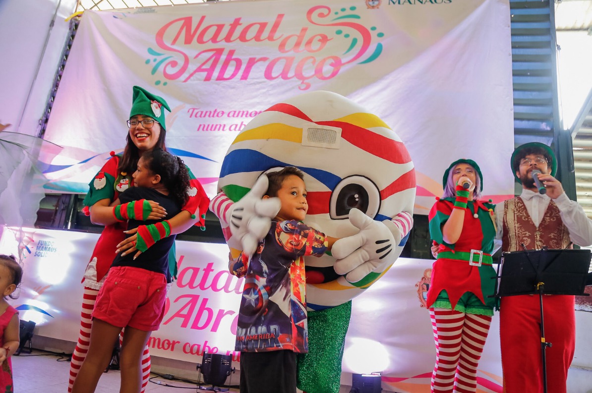 Mercado Municipal Adolpho Lisboa tem manhã de encanto, magia e alegria com o ‘Natal do Abraço’
