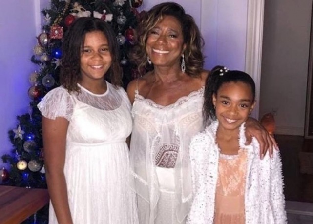 ‘Renascendo’, declara Gloria Maria sobre cirurgia no cérebro