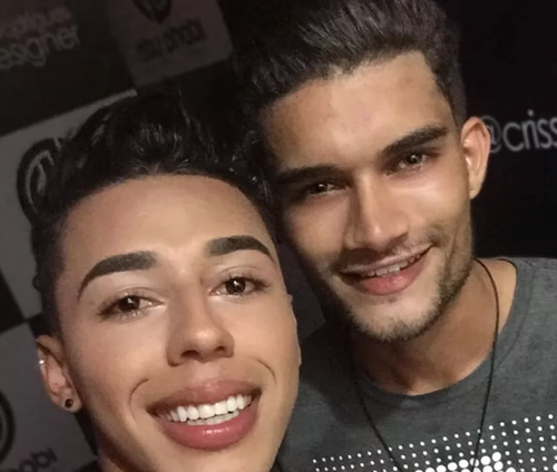 Cabelereiro é condenado a 10 anos por matar namorado com facada no ombro