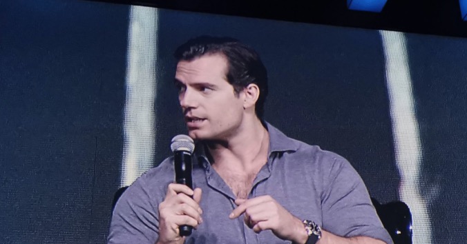 Henry Cavill aparece de surpresa na CCXP19 e fãs brasileiros 'surtam'