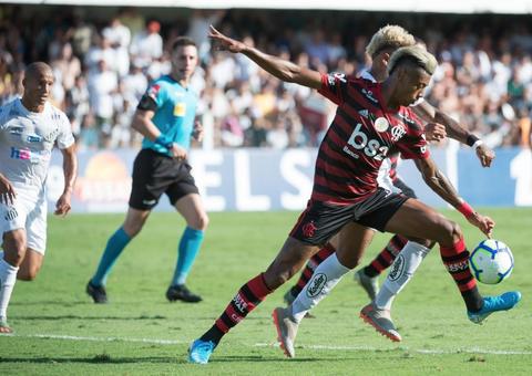 Santos goleia o campeão Flamengo e termina o Brasileirão como vice