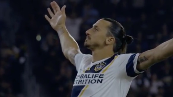 Atacante Ibrahimovic diz que Ronaldinho é melhor que Cristiano Ronaldo