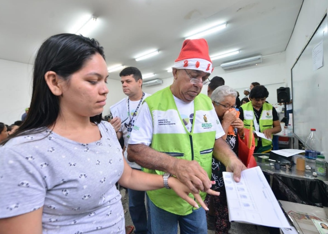 Em Manaus, serviços para emissão de documentos continuam no Amazonino Mendes
