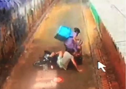 Entregador reage a assalto e luta contra bandidos: ‘marmita entregue intacta’