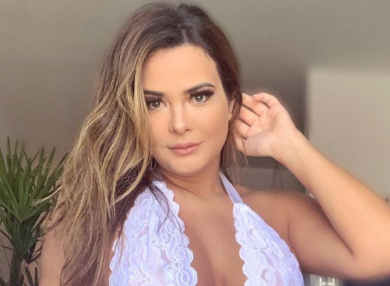Algemada, Geisy Arruda 'joga' bumbum gigante na cara de seguidores 