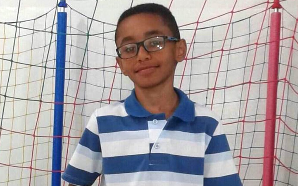 Aluno morre após trave cair em sua cabeça