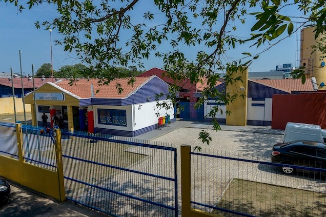 Vândalos ficam nus, defecam e destroem materiais didáticos de creche em Manaus 