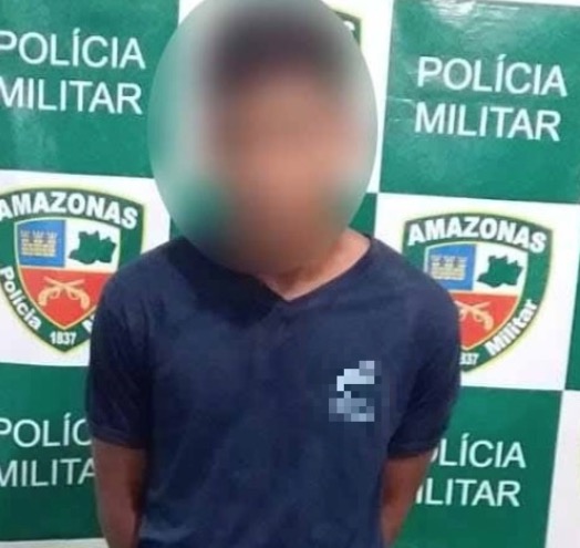 Com 'peixeira' e arma falsa, homem é preso após roubar drogaria em Manaus