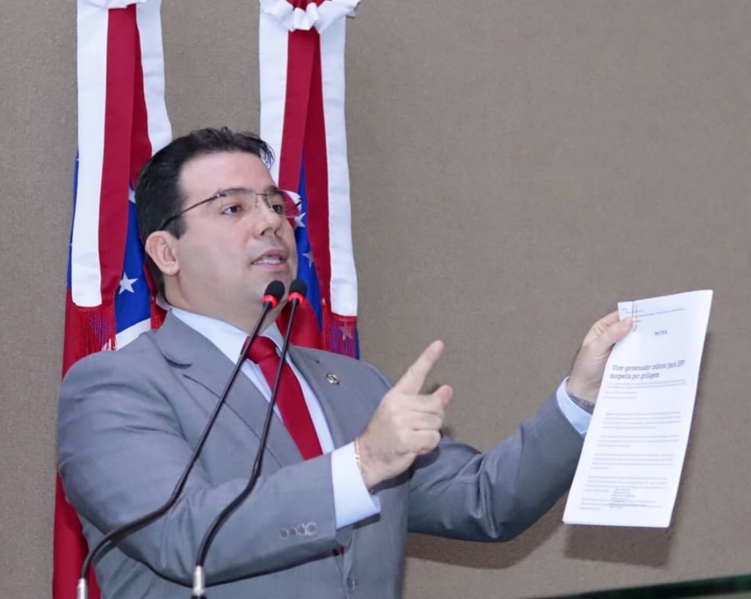 Juiz arquiva ação do governo do Amazonas contra deputado que acusa Estado de espionagem