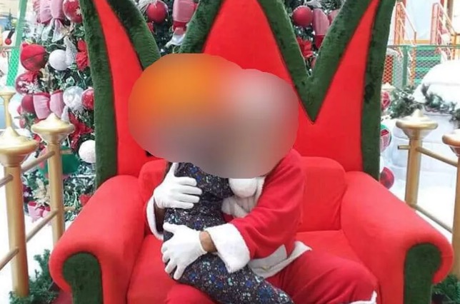 Papai Noel de shopping é denunciado por ter ficado excitado ao carregar criança