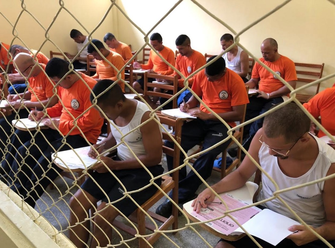 Mais de 500 detentos realizam prova do Enem no Amazonas 